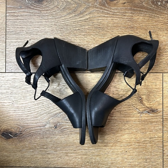 Eileen Fisher Black Leather Sandals Size 7 - Picture 4 of 8